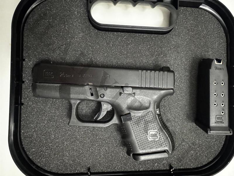 SIFIR GLOCK 26 GEN 4 BABY TABANCA RUHSATLI TAM KUTULU TÜM APARATLARI MEVCUT NADİR KALAN TEMİZLİKTE TUTULAN AVUSTURYA