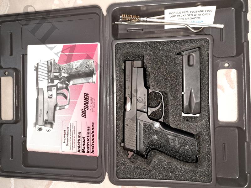 Sıg Sauer P228. Taşıma ruhsatlı. Şarjör kapasitesi 13+1 mermi şarjör. Sıfır, kutusunda. Atış yapılmadı. 9 x 19 mm. 